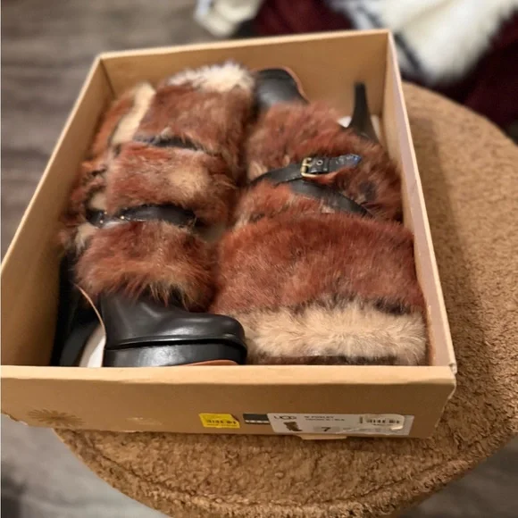 Faux Fur and Leather Women's Boots - Picture 4 of 12